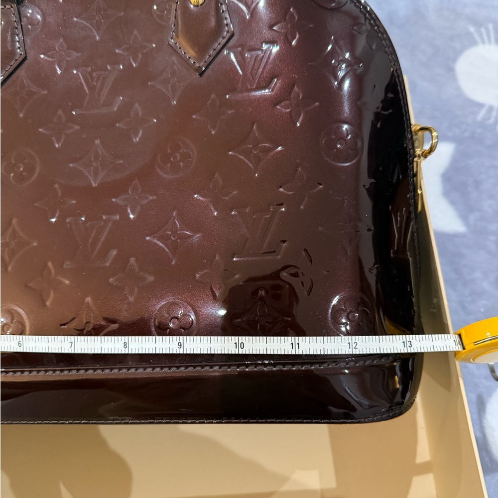 Louis Vuitton Glossy Monogram Alma Satchel in Dark Bordeaux - Picture 4 of 16